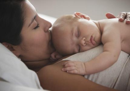 Как приучить ребенка спать в своей кроватке отдельно, всю ночь